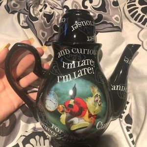 Alice in wonderland Tea pot